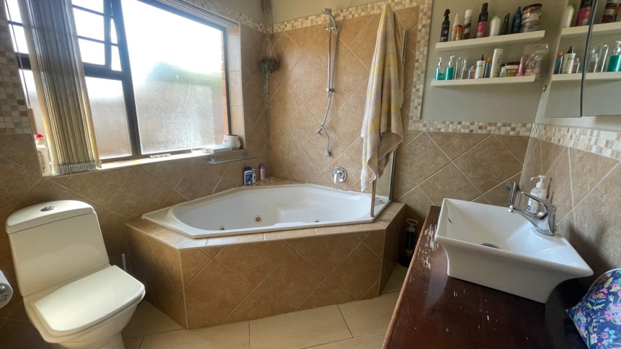 4 Bedroom Property for Sale in Blue Bend Eastern Cape